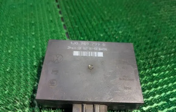 Volkswagen PASSAT B5.5 Comfort/convenience module 1J0959799Q 5DK00795150