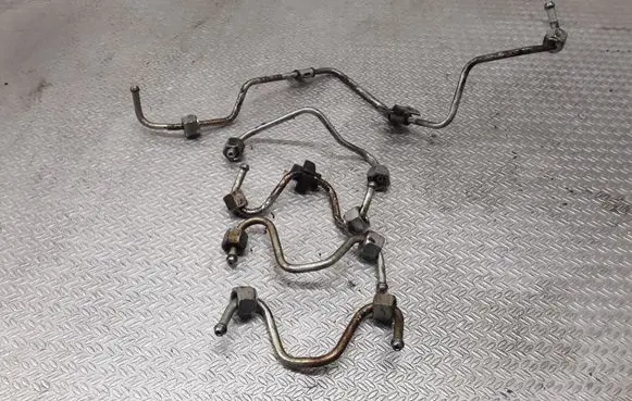 Renault Koleos I Fuel injector supply line/pipe 