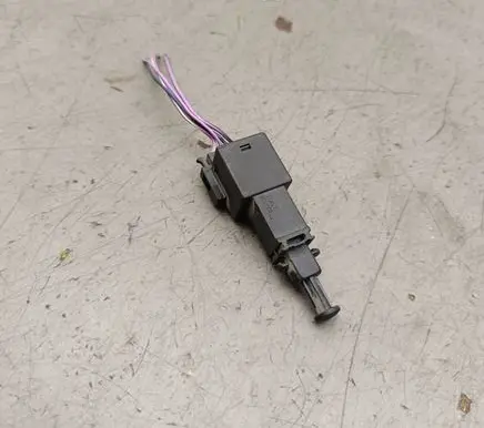 Volkswagen Transporter - Caravelle T4 Brake pedal sensor switch 15110M
