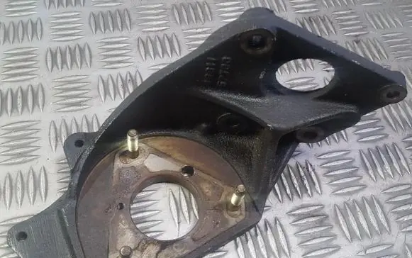 Nissan Primera Engine mounting bracket 1661 57J00