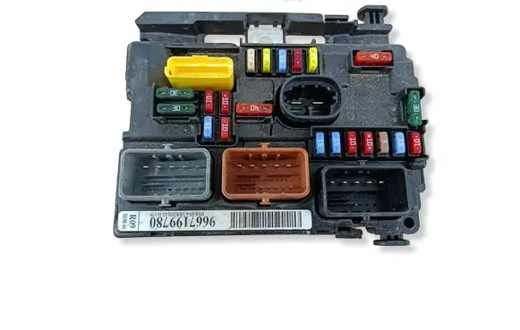 Peugeot 308 BSM Control unit 9667199780