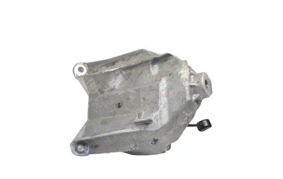 Engine mounting bracket