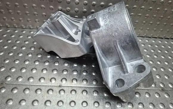 Fiat Doblo Engine mount bracket S27649829 517991100