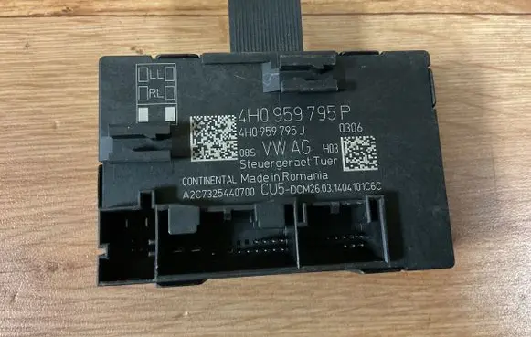 Volkswagen Touareg II Door control unit/module 4H0959795