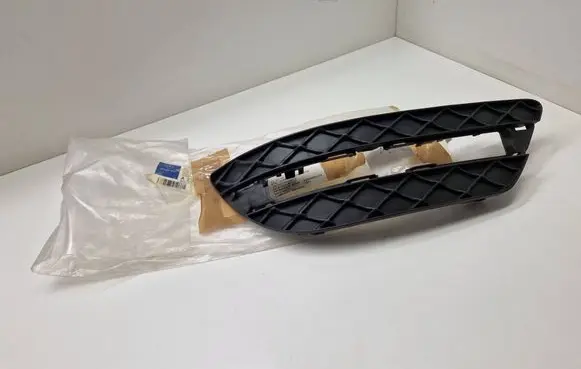 Mercedes-Benz C W204 Front bumper lower grill A2048803224