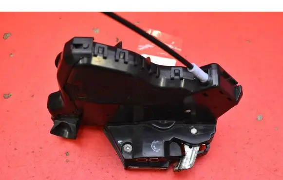 Honda Civic IX Front door lock 