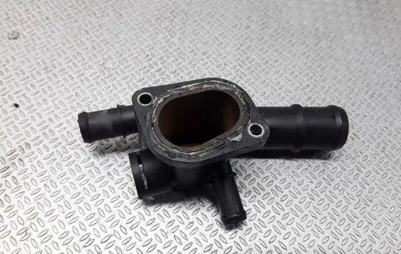 Volkswagen Touran I Engine coolant pipe/hose 038121132D