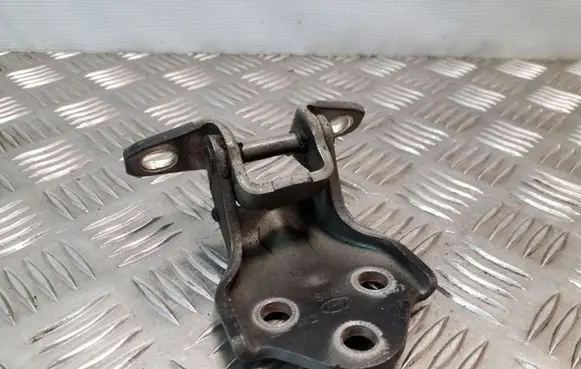 Hyundai Santa Fe Front door upper hinge