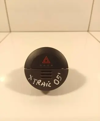 Nissan X-Trail T30 Hazard light switch 06016
