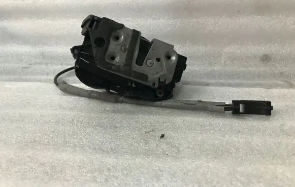 Volvo S60 Front door lock 31301738 A046465