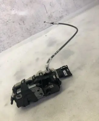 Opel Mokka B Front door lock Psa444424