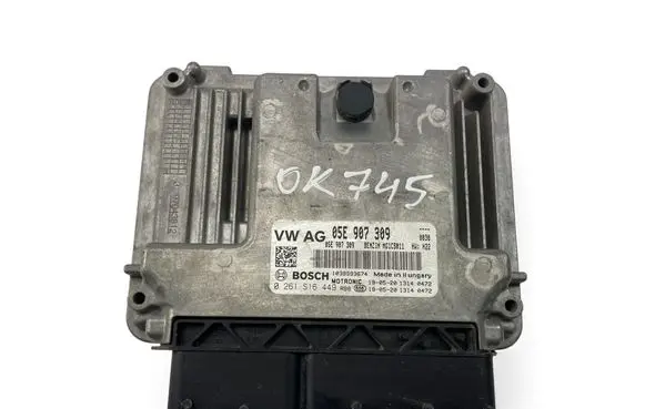 Volkswagen Touran III Engine control unit/module ECU 05E907309 0261S16449