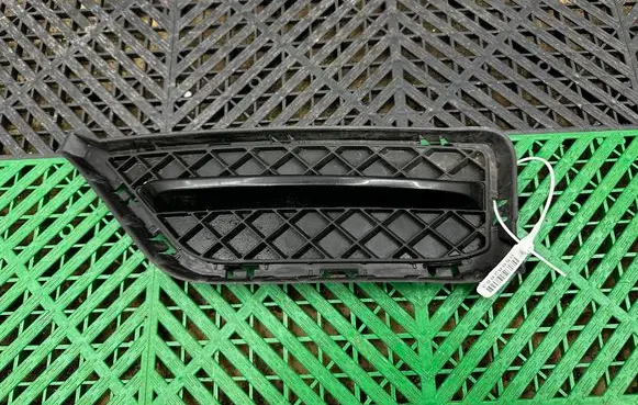 BMW X1 E84 Front bumper lower grill 7303757