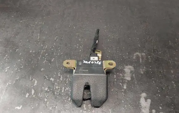 Volkswagen PASSAT B5.5 Tailgate/trunk/boot lock/catch/latch 3B5827505