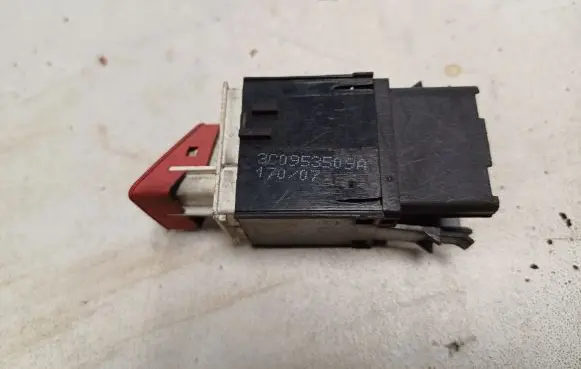 Volkswagen PASSAT B6 Hazard light switch 3C0953509A