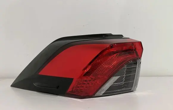 Toyota RAV 4 (XA20) Rear/tail lights 81560-42230