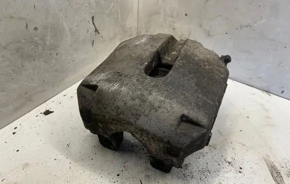 BMW 5 E39 Front brake caliper 60222968