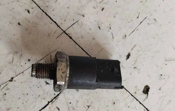 Fuel pressure sensor