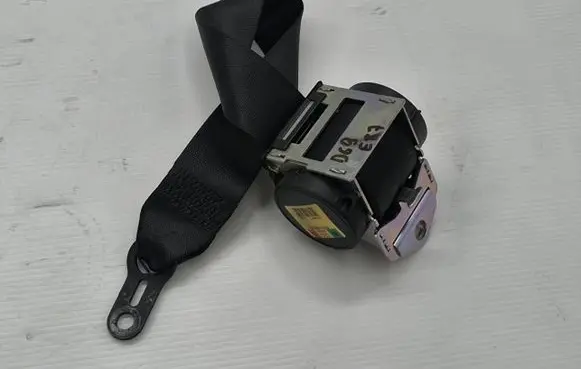 BMW 1 E81 E87 Seat belt trim 607051100B