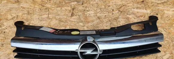 Opel Astra H Front bumper upper radiator grill