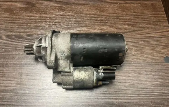 Volkswagen Transporter - Caravelle T5 Starter motor 001125605 005831423