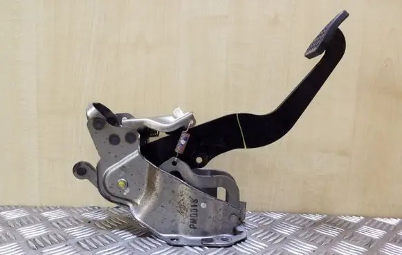 Honda CR-V Brake pedal