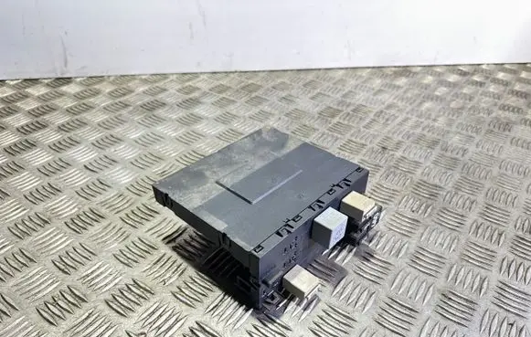 Volkswagen Golf Plus Fuse module 1K0937049M F005V00482 H3ZS0803