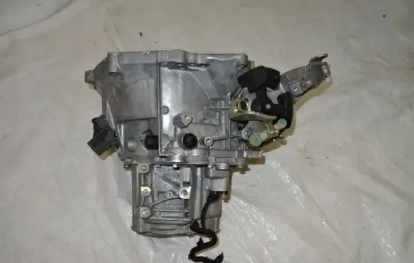 Peugeot 208 Manual 5 speed gearbox 20V257