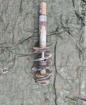 BMW 5 E39 Front shock absorber with coil spring 31311093644