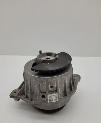Mercedes-Benz C W205 Engine mount bracket A2052406717