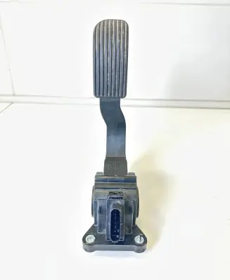 Mercedes-Benz Vito Viano W447 Accelerator throttle pedal A9073010200 0280755359 ZGS002Q003