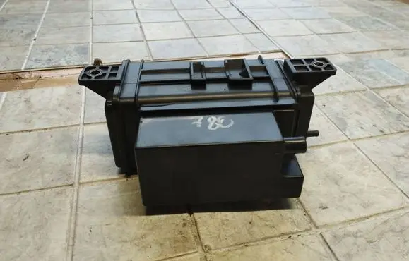 Active carbon filter fuel vapour canister