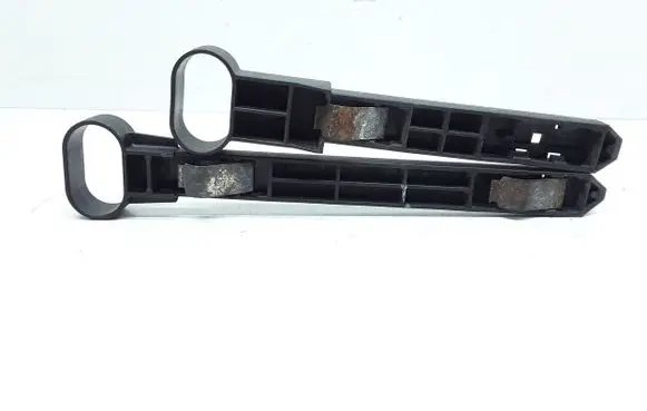 Headlight/headlamp mounting bracket