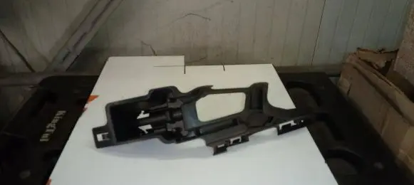 Renault Laguna III Front bumper mounting bracket P0012674
