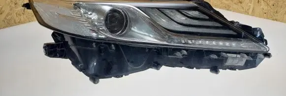 Toyota Camry Headlight/headlamp 27008744