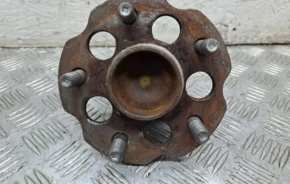 Toyota Verso Rear wheel hub 424500F020