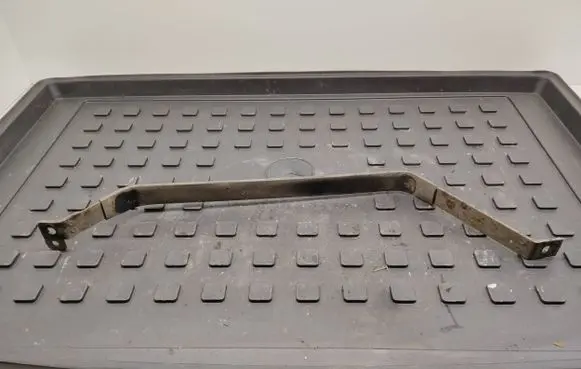 KIA Sportage Fuel tank mounting bracket 