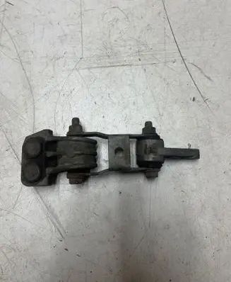 Volvo V70 Engine mount bracket 9445335
