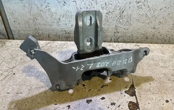Engine mount bracket
