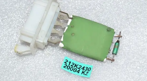 Mercedes-Benz B W245 Heater blower motor/fan resistor A1698200397