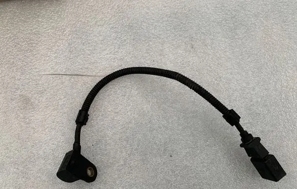 Volkswagen PASSAT B6 Camshaft speed sensor 4c042910