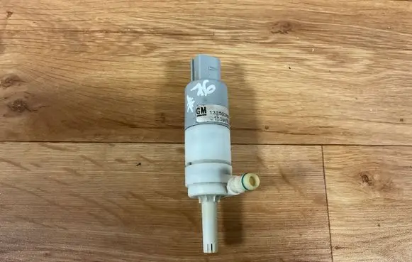 Opel Insignia A Windscreen/windshield washer pump 13250289
