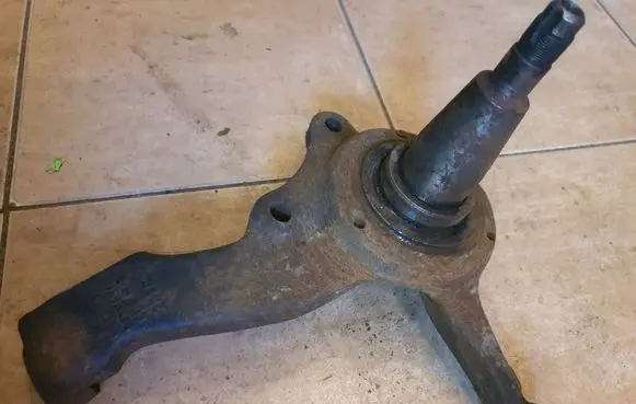 Front wheel hub spindle knuckle