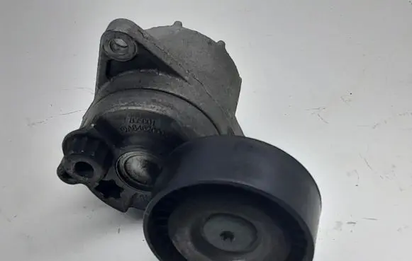 Mercedes-Benz C W204 Alternator belt tensioner A6462000570