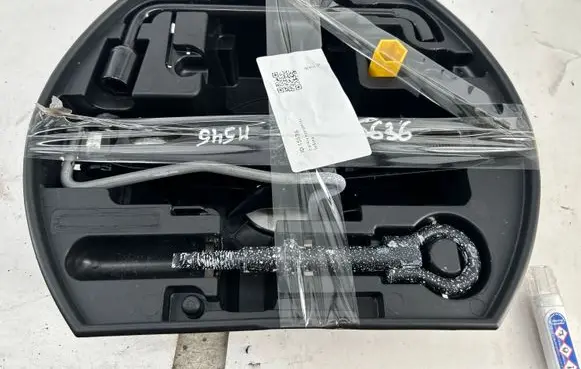 Peugeot 208 I Tool set 9655342680