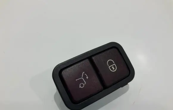 Mercedes-Benz E W211 Tailgate/boot open switch button 2118219451 32132102