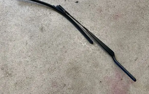 BMW X6 E71 Front wiper blade arm 7153736