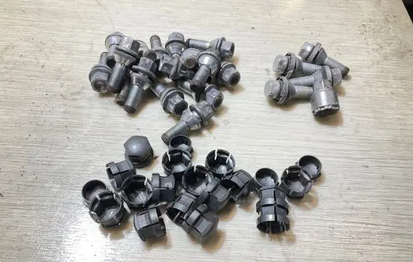 Volvo XC40 Nuts/bolts 