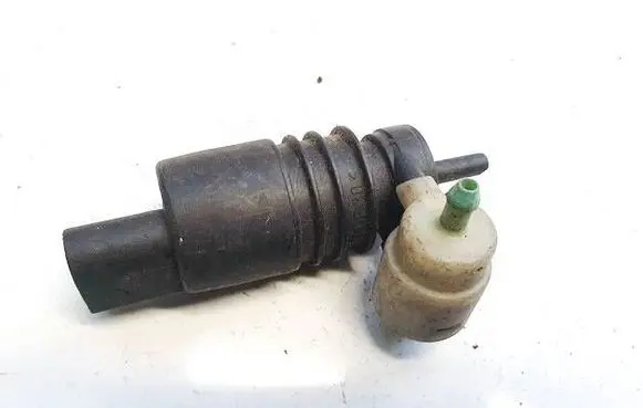 Volkswagen Touran I Windscreen/windshield washer pump