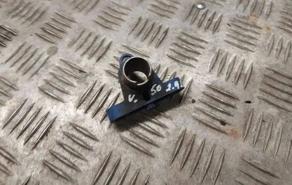 Volvo V50 Engine mounting bracket 30751292
